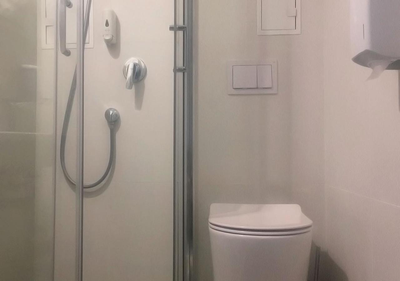 Kyivpasservis Hotel Kültér fotó